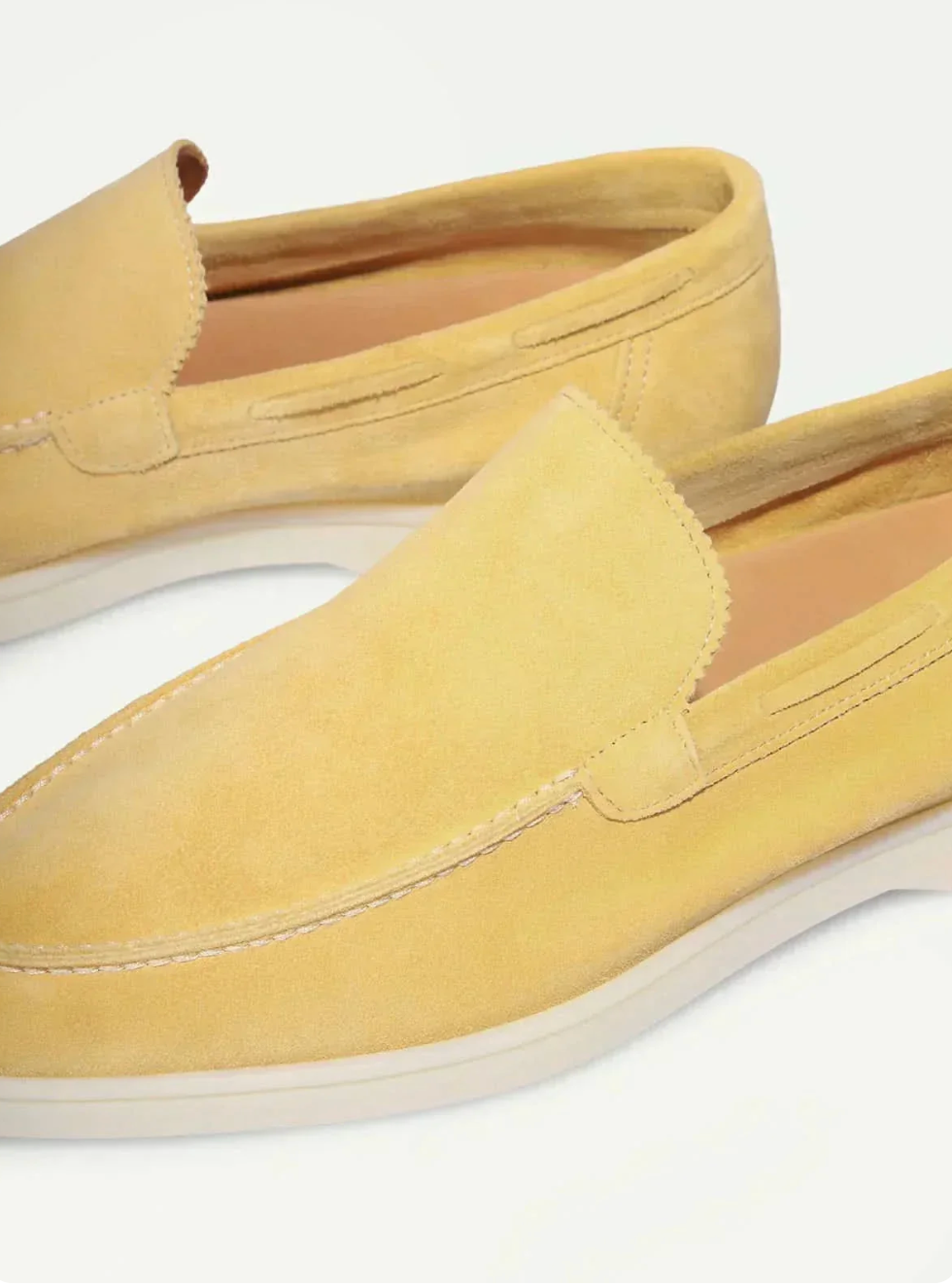 Mocasín de ante amarillo