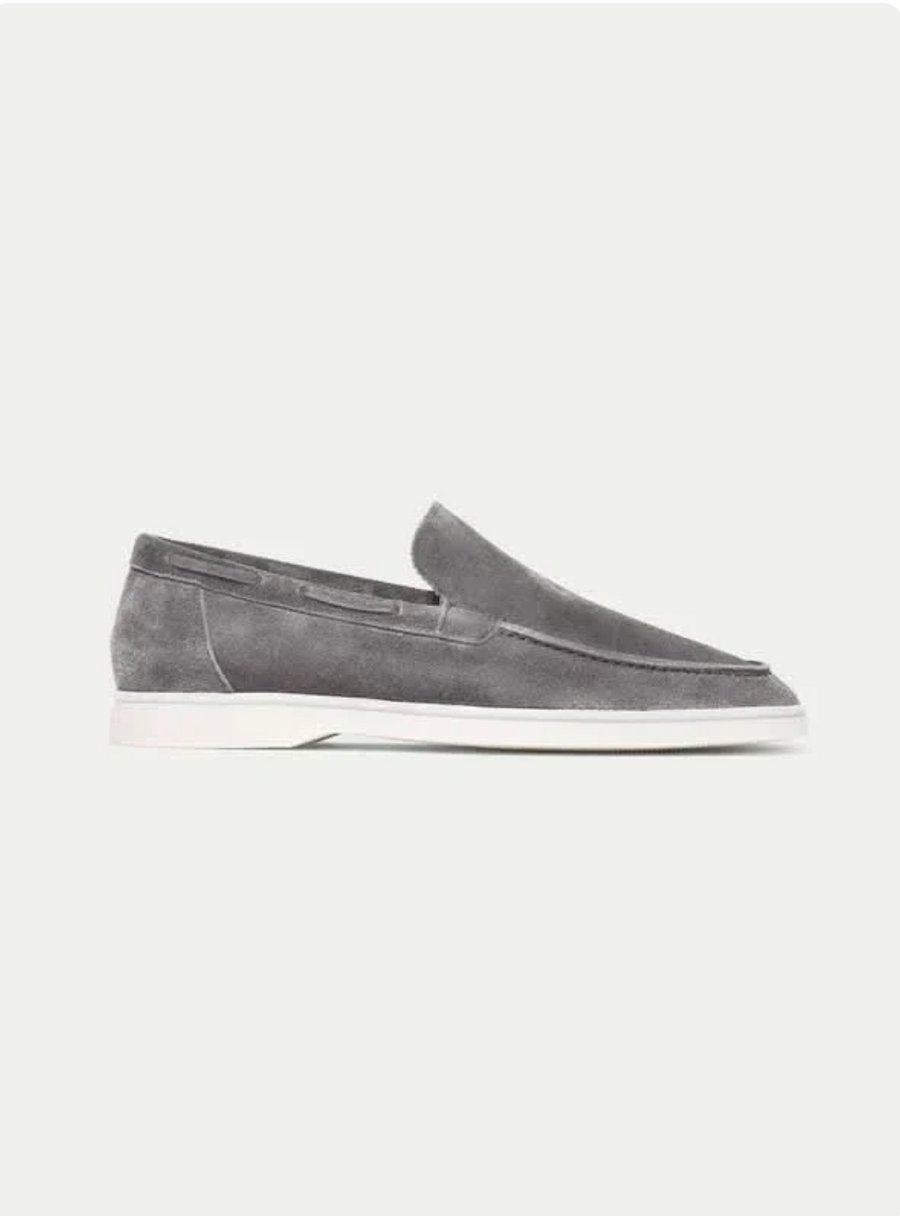 Mocasín de ante gris claro