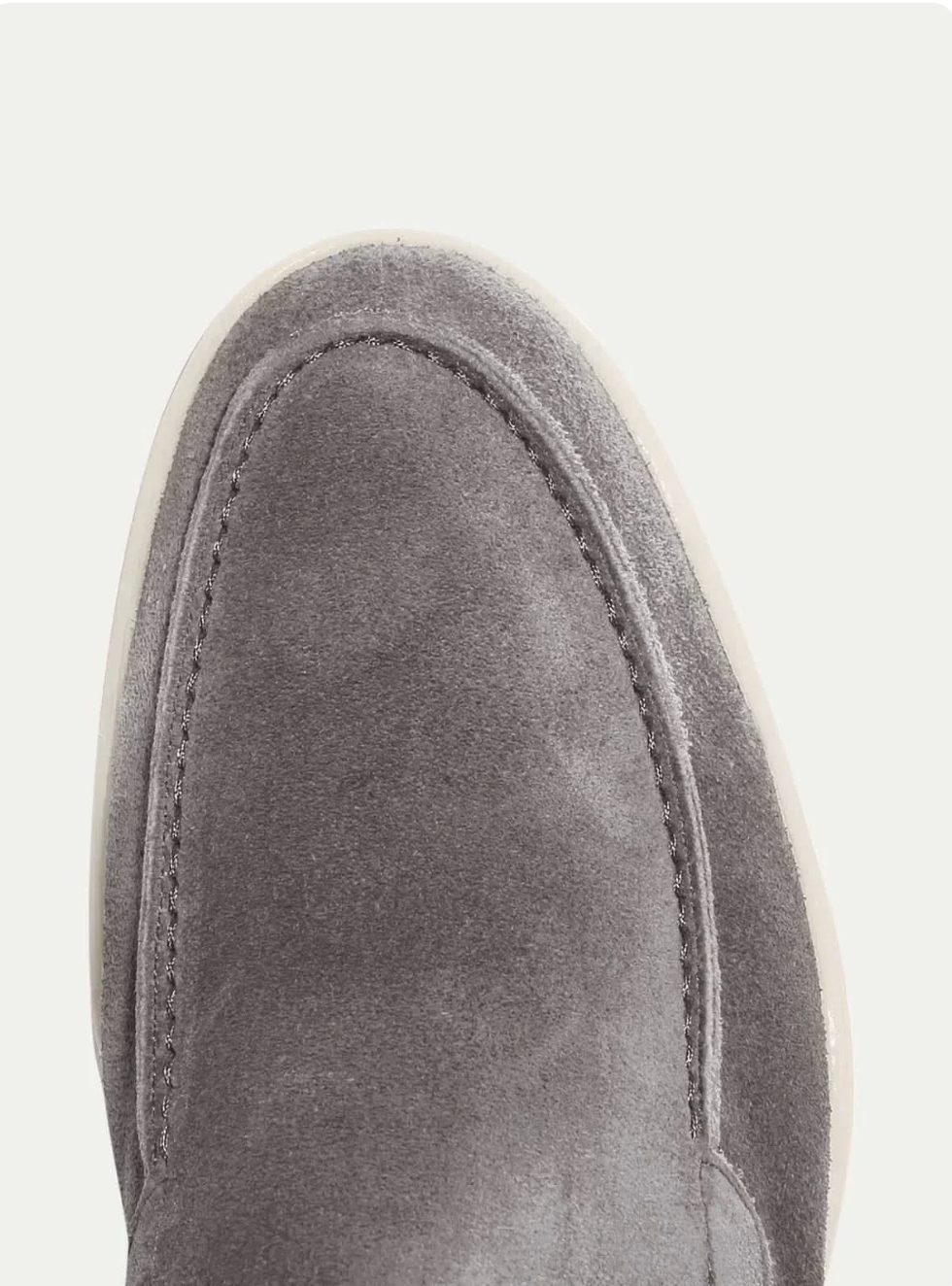 Mocasín de ante gris claro