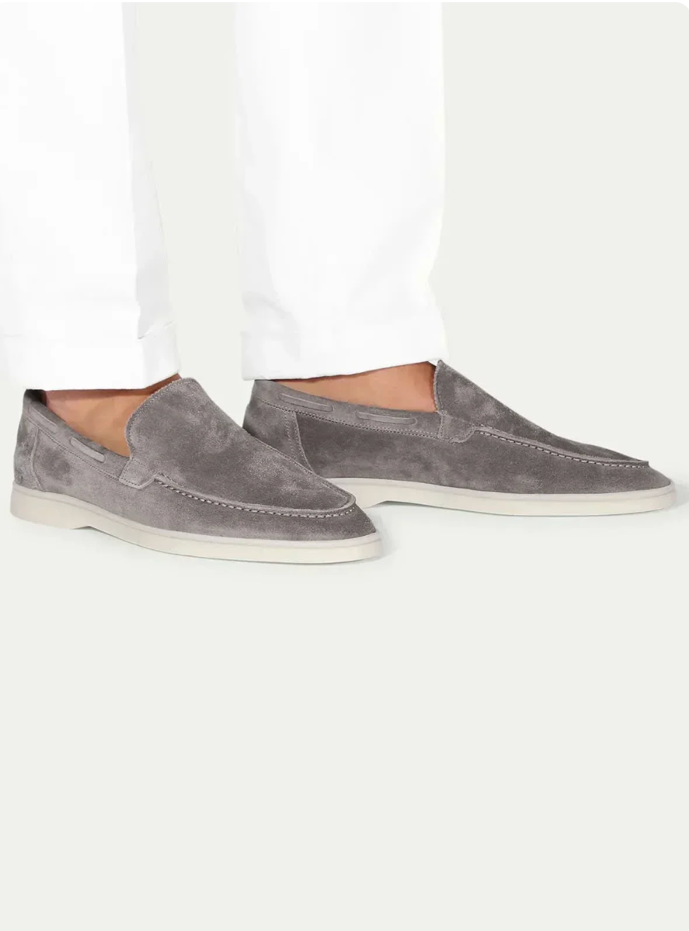 Mocasín de ante gris claro