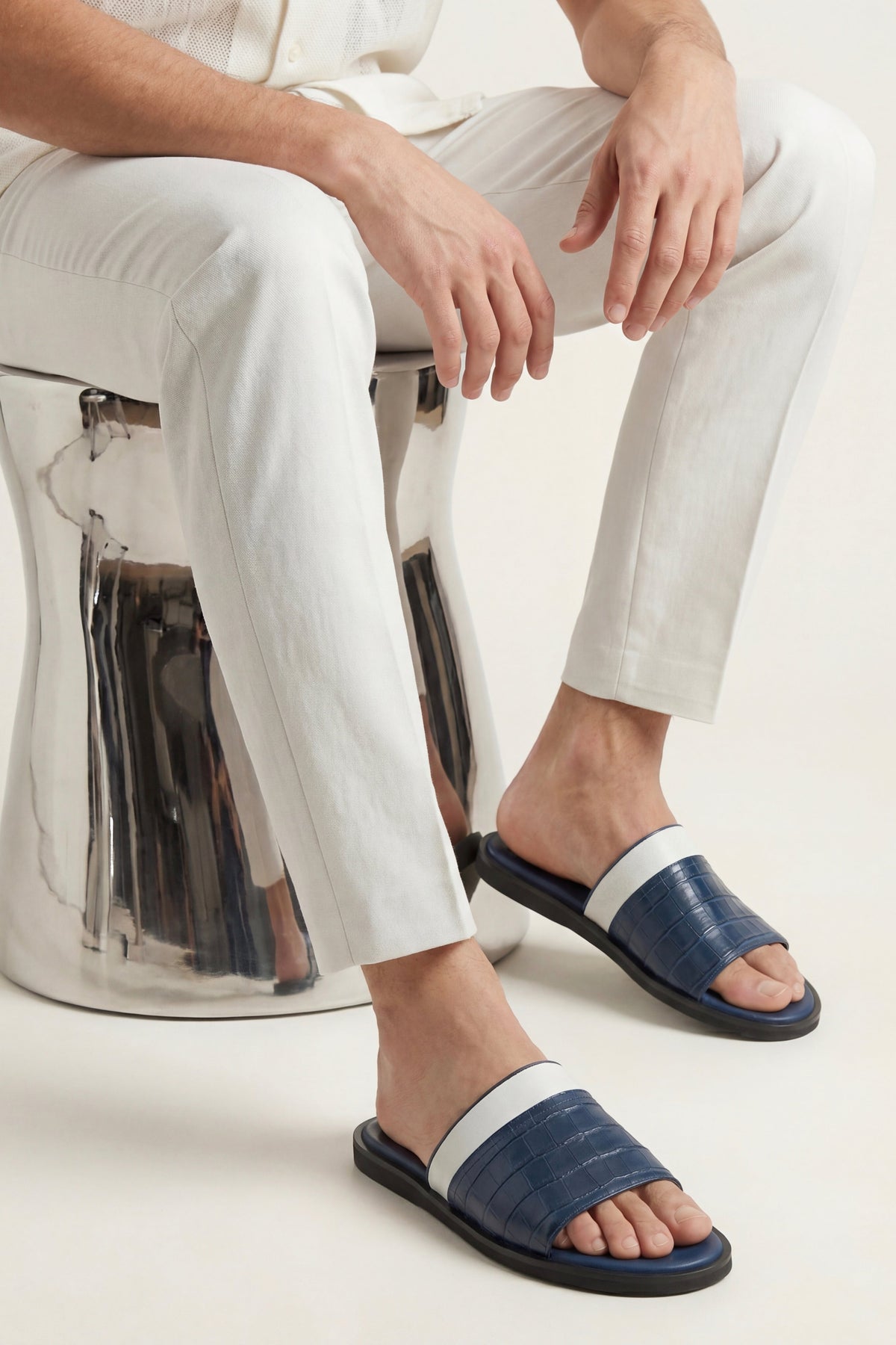 Chancla Milano efecto cocodrilo azul marino