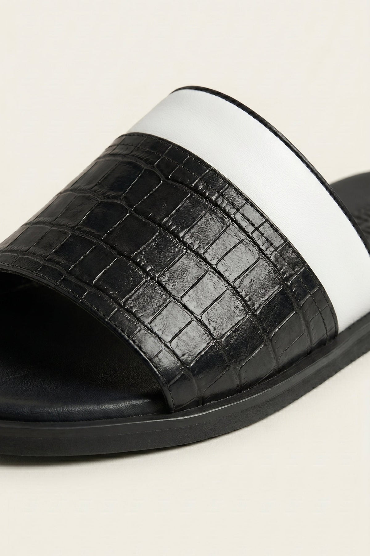 Chancla Milano efecto cocodrilo negra