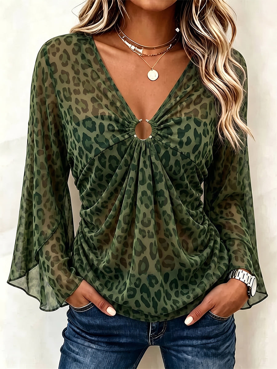 Top de leopardo con escote en pico